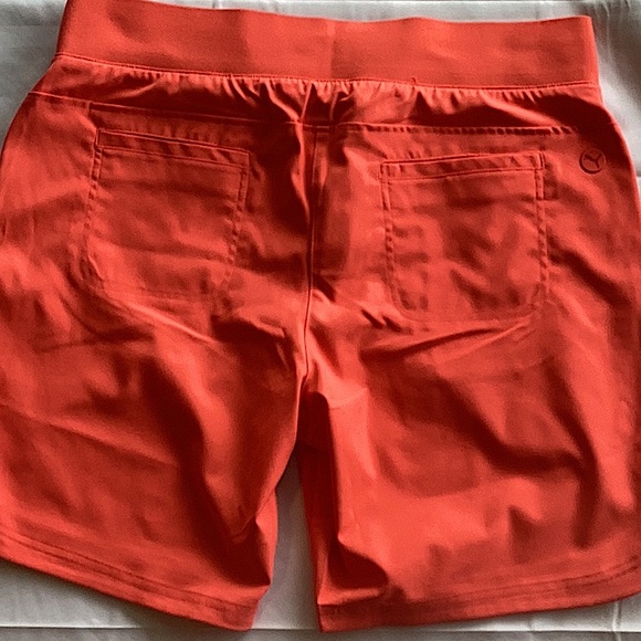 BNWT Puma Bermuda Short Size L - Picture 3 of 3